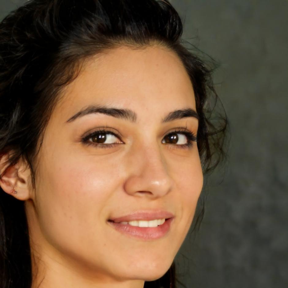 Retrato profesional de Lidia Fuster, directora de atención al cliente en solynthera