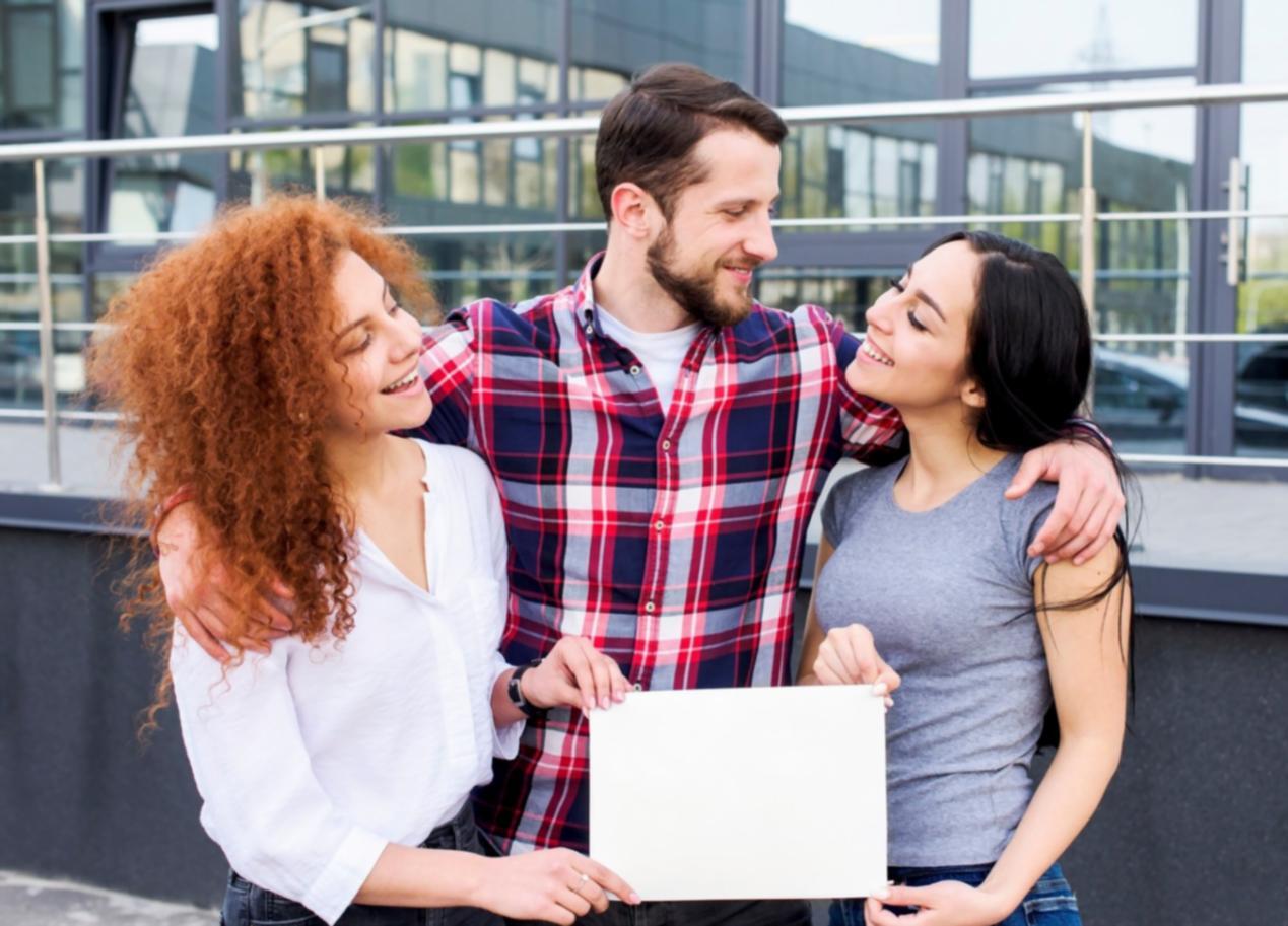 Equipo de solynthera trabajando en consultoría financiera personalizada en Oviedo